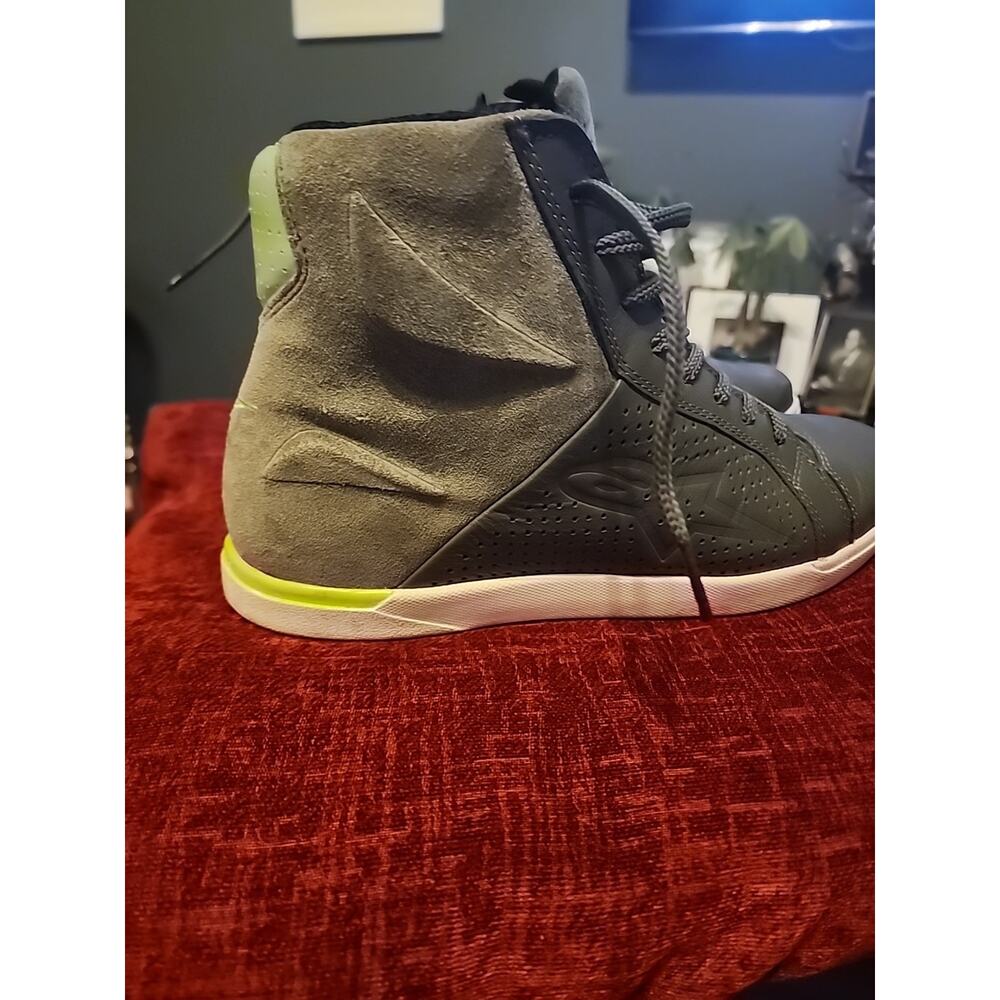 AlpineStar Riding shoes , leather and suede combo gray ,neon Green Size 10 - Picture 3 of 6